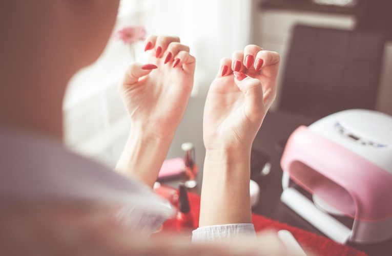 Manicure w domu czy w salonie?